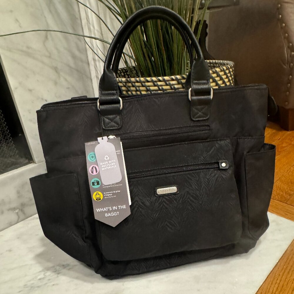 New with Tags! Baggallini Convertible Backpack Tote and Wristlet